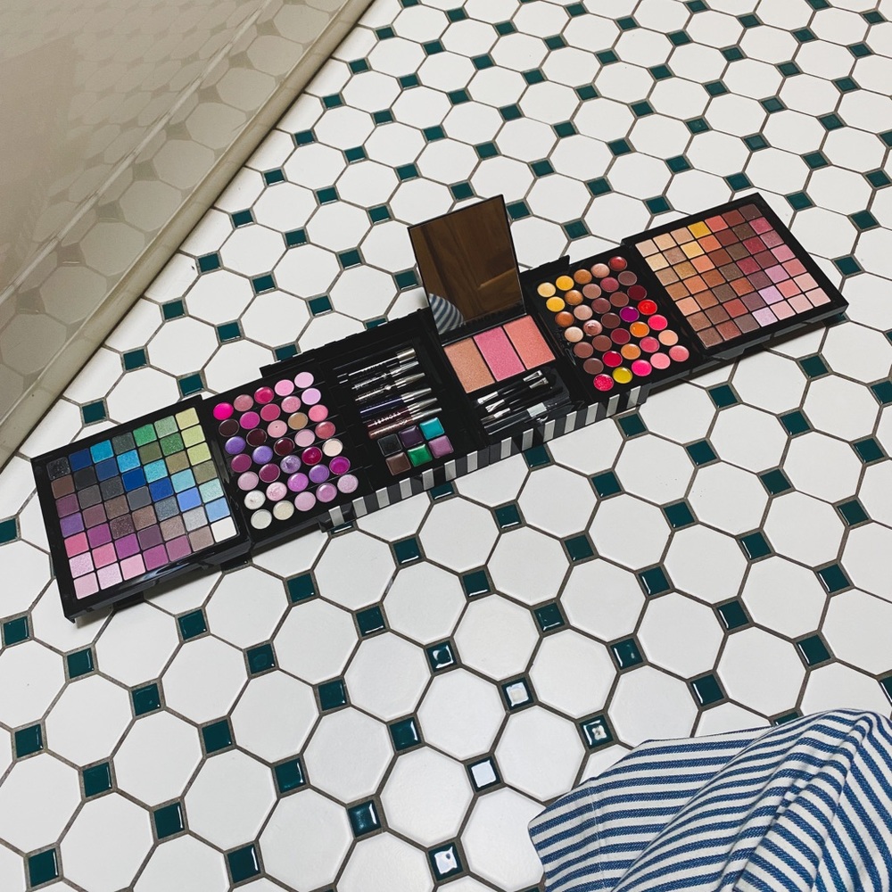 Sephora Collector’s Edition 182 Colors Bag Palette